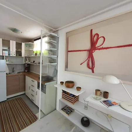 Studio Apartment *